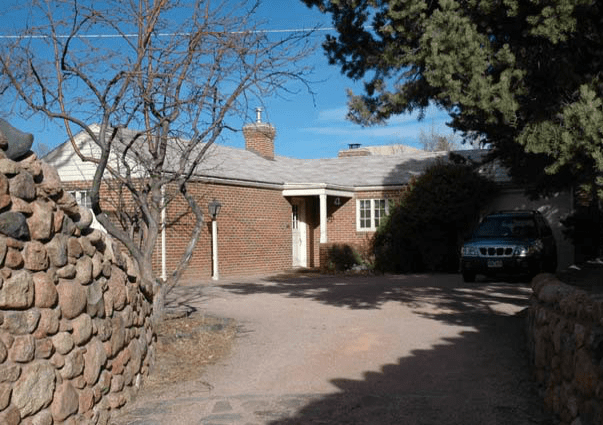 Stop No. 11: Woman’s Club
20 Mesa Road
Built 1940
Architect Unknown