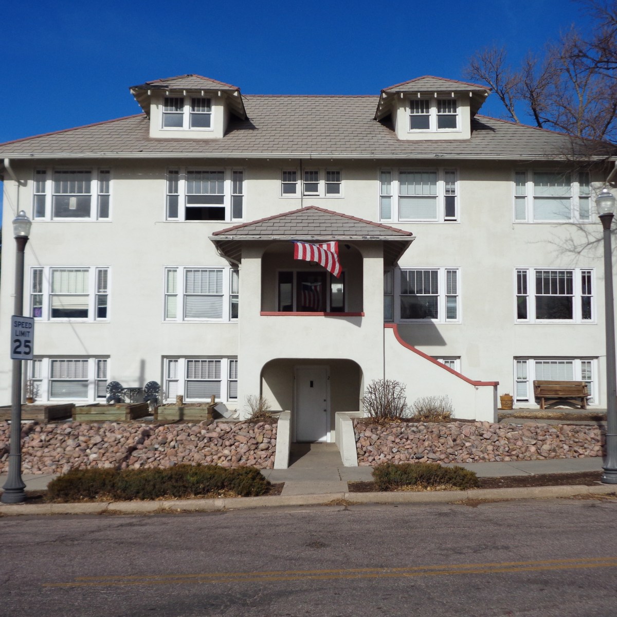 702 N Cascade&nbsp;Ave