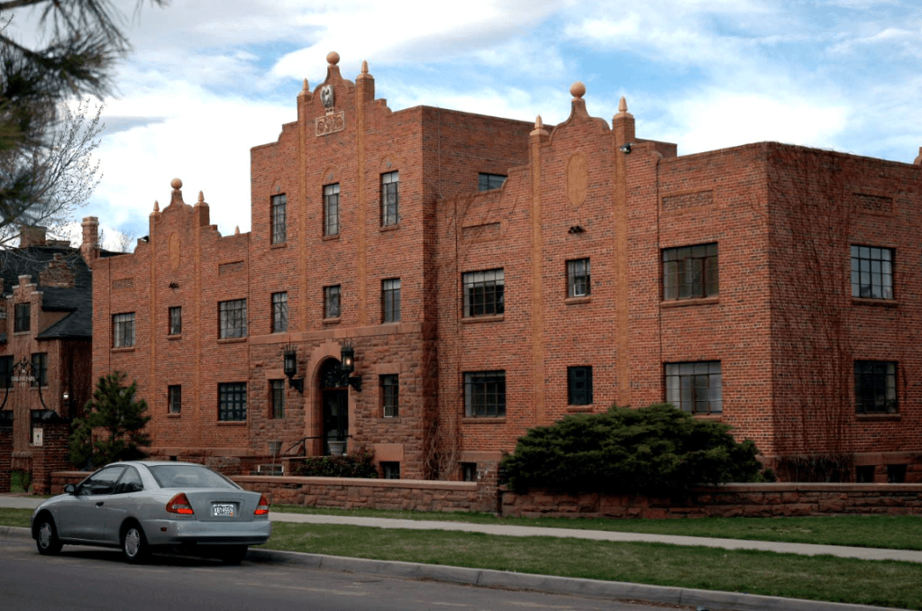 Photograph of the Russ Amer Arms at 624 North Cascade Avenue in Colorado Springs